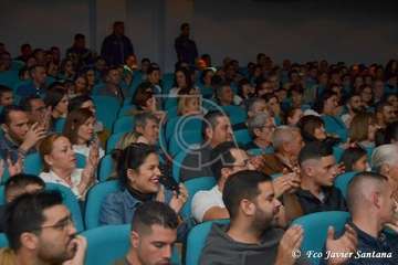 Presentación con éxito de la murga teldense Las Golisnionas (Foto Francisco Javier Santana)